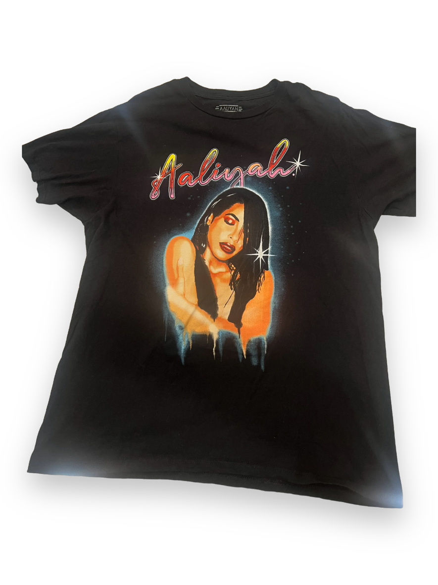 Aaliyah t shirt (medium)